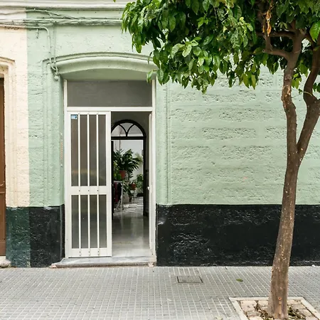 Fantástico ático En El Casco Antiguo Junta A La Playa Apartamento *